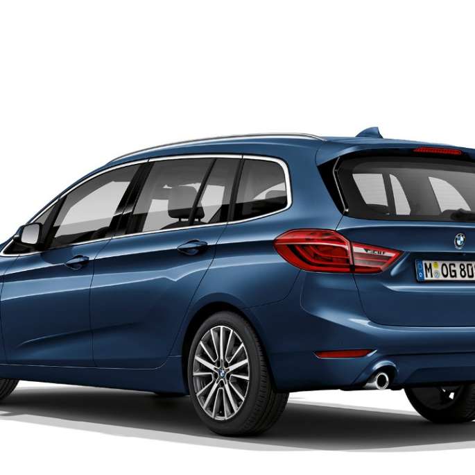 BMW Серия 2 Гран Турър 218i Модел Advantage F46 фейслифт 2018 Mediterranean Blue metallic три четвърти изглед отзад 