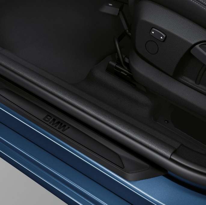 Лайстни на праговете BMW Серия 2 Гран Турър 218i Модел Advantage F46 2018 Mediterranean Blue metallic три снимка отблизо