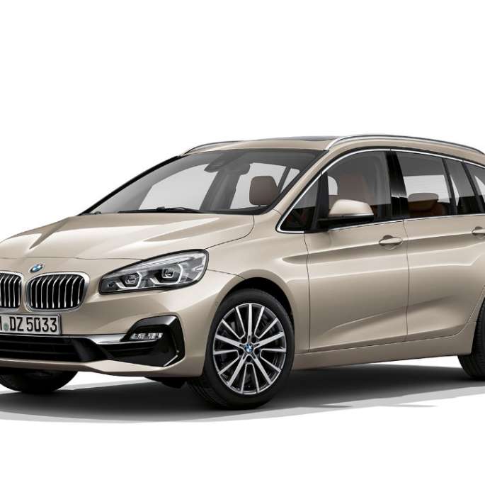 BMW Серия 2 Гран Турър 218d xDrive Модел Luxury Line F46 фейслифт 2018 Jucaro Beige metallic три четвърти изглед отпред 