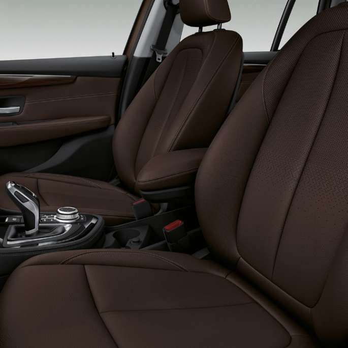 Спортни седалки BMW Серия 2 Гран Турър 218d xDrive Модел Luxury Line F46 2018 интериор