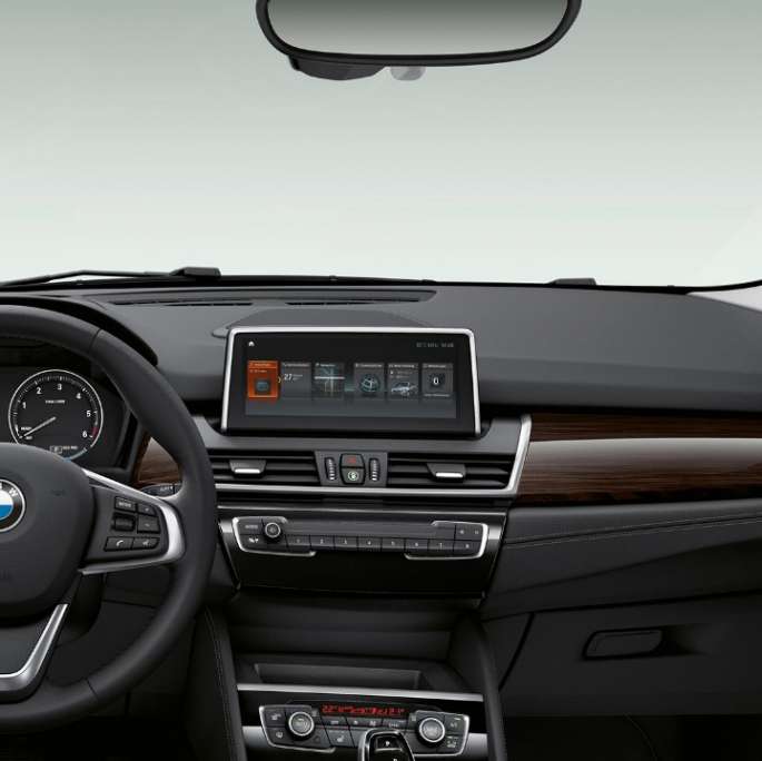 Кокпит BMW Серия 2 Гран Турър 218d xDrive Модел Luxury Line F46 2018 интериор