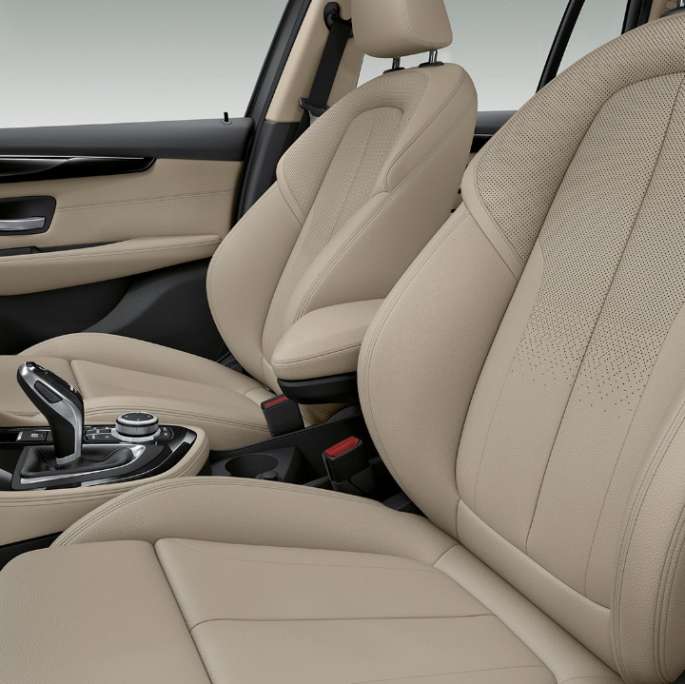 Спортни седалки BMW Серия 2 Гран Турър 220d Модел Sport Line F46 2018 интериор 
