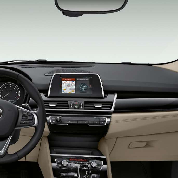 Кокпит BMW Серия 2 Гран Турър 220d Модел Sport Line F46 2018 интериор