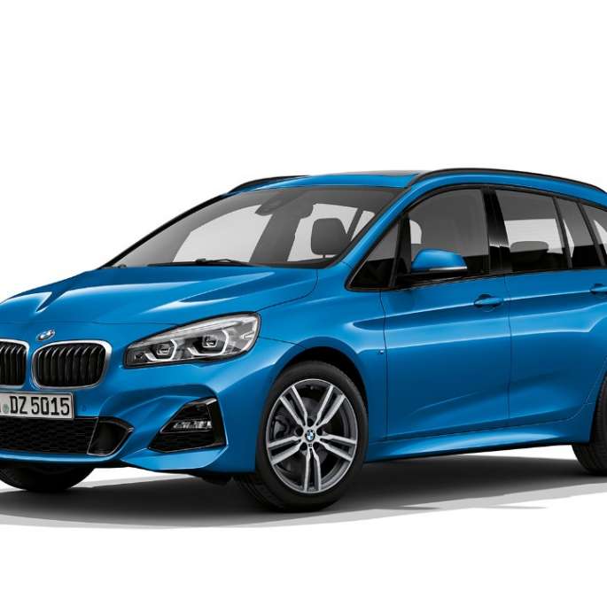 BMW Серия 2 Гран Турър 220d xDrive Модел M Sport F46 Estoril Blue metallic три четвърти изглед отпред