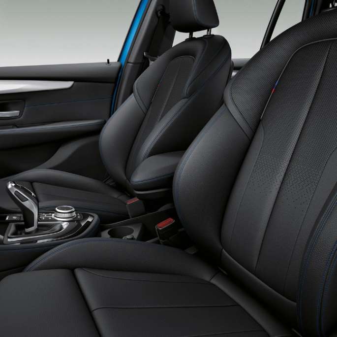 Спортни седалки BMW Серия 2 Гран Турър 220d xDrive Модел M Sport F46 2018 интериор 