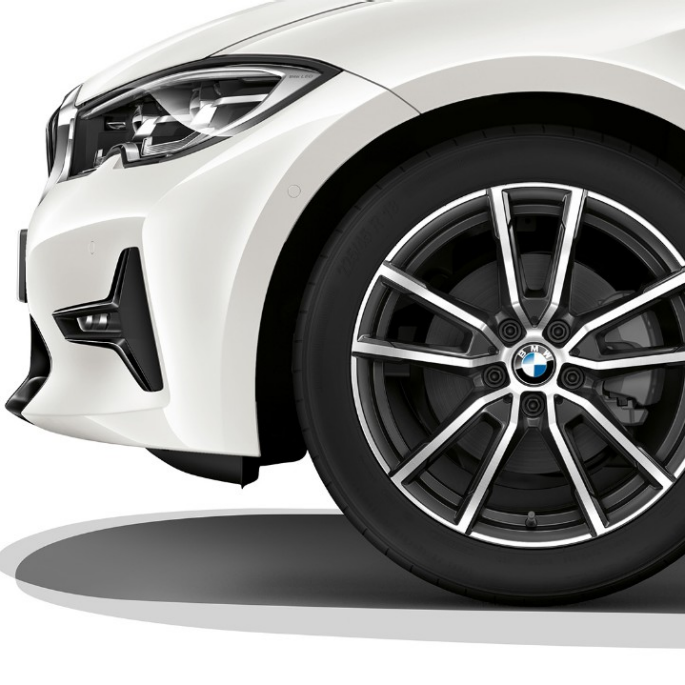 BMW Серия 3 Седан, Модел Sport Line, алуминиева джанта. Снимка отблизо на алуминиева джанта на BMW Серия 3 Седан с оборудване Модел Sport Line.