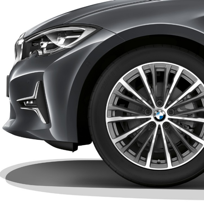BMW Серия 3 Седан, Модел Luxury Line, алуминиева джанта. Снимка отблизо на алуминиева джанта на BMW Серия 3 Седан с оборудване Модел Luxury Line.