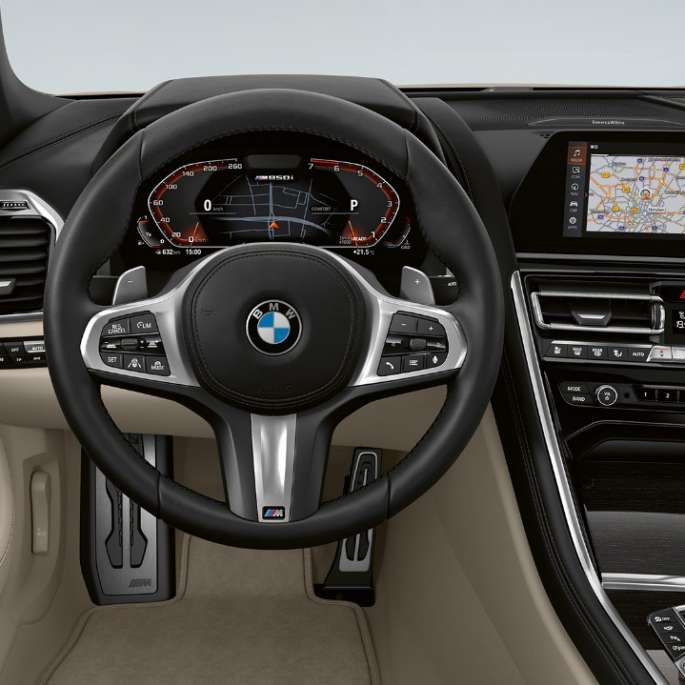 BMW M850i xDrive, Dravit Grey metallic, кокпит с М кожен волан BMW M850i xDrive, Dravit Grey metallic, кокпит с М кожен волан