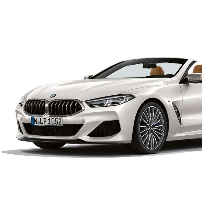 BMW M850i xDrive, Mineral White metallic, три четвърти изглед отпред BMW M850i xDrive, Mineral White metallic, три четвърти изглед отпред