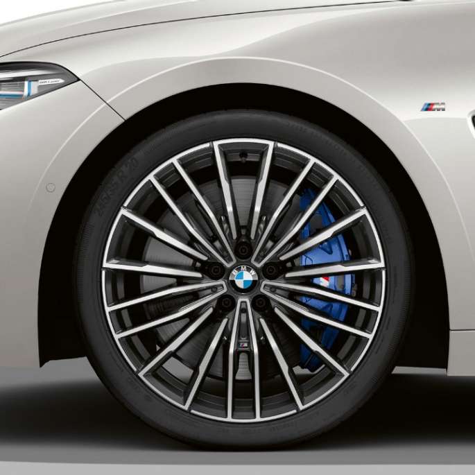 BMW M850i xDrive, Mineral White metallic, 20-инчови алуминиеви джанти multi-spoke 729 M. BMW M850i xDrive, Mineral White metallic, 20-инчови алуминиеви джанти multi-spoke 729 M.