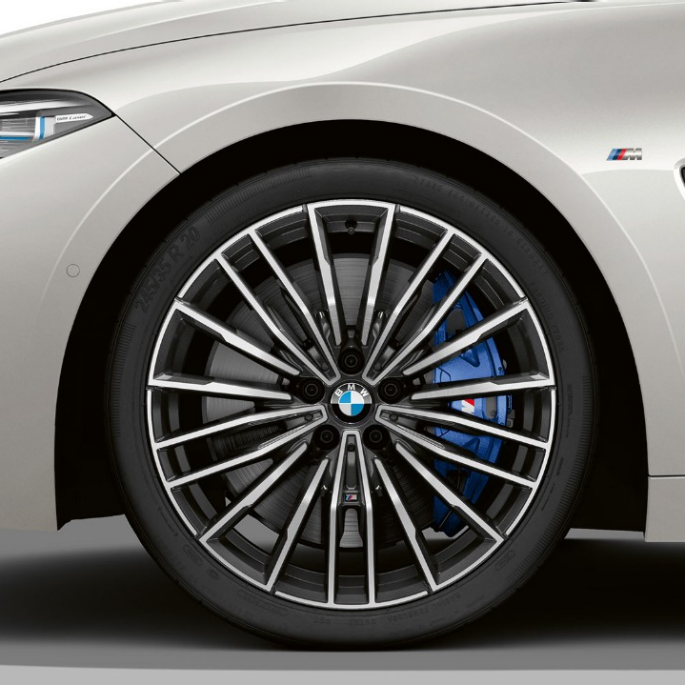 BMW M850i xDrive, Mineral White metallic, 20-инчови алуминиеви джанти multi-spoke 729 M. BMW M850i xDrive, Mineral White metallic, 20-инчови алуминиеви джанти multi-spoke 729 M.