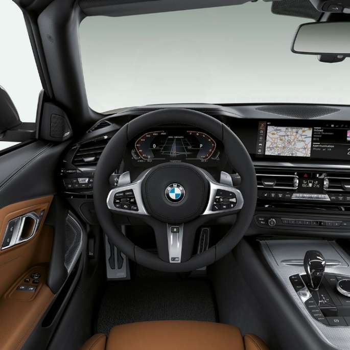BMW Z4 Роудстър M40i, волан и мястото на водача BMW Z4 Роудстър M40i