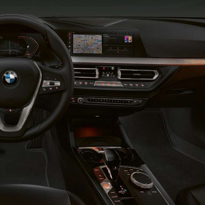 Интериорни лайстни 'Illuminated Nice'. BMW Серия 1 Модел Luxury Line, интериорни лайстни 'Illuminated Nice'.