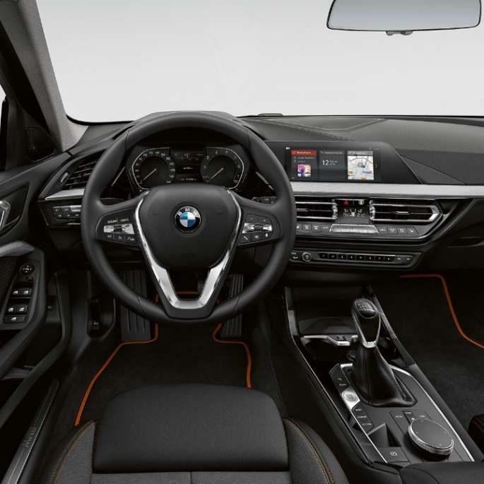 Спортен кожен волан BMW Серия 1 Модел Sport Line, кокпит със спортен кожен волан