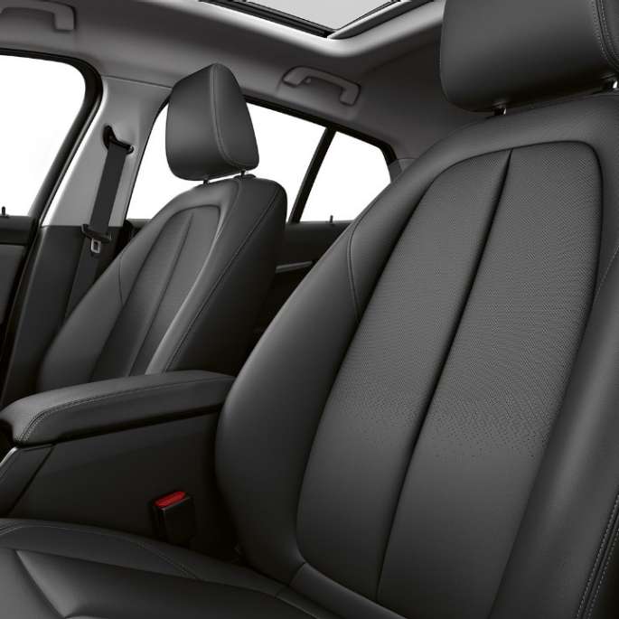 Седалки с кожена тапицерия 'Dakota' Black. BMW Серия 1 Модел Advantage, интериор със седалки с кожена тапицерия 'Dakota' Black.