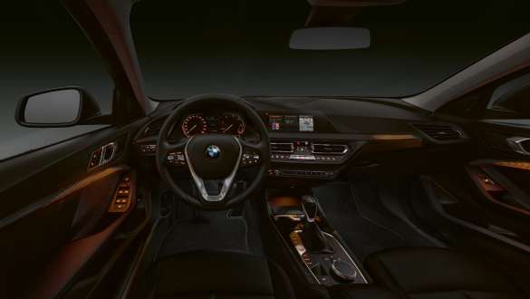 Интериорни лайстни 'Illuminated Berlin'. BMW Серия 1 Модел Sport Line с интериорни лайстни 'Illuminated Berlin'.