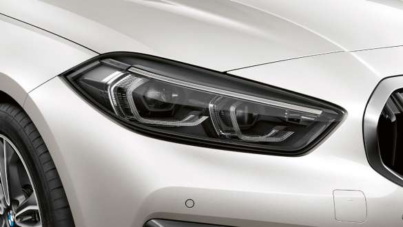 LED фарове. LED фарове на BMW Серия 1 Модел Sport Line в цвят Mineral White metallic.