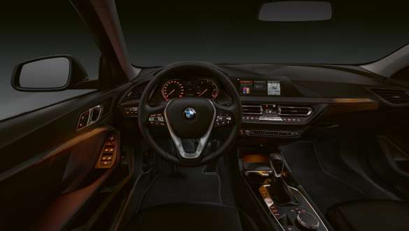 BMW Серия 1 F40 Интериорни лайстни 'Illuminated Berlin’ BMW Серия 1 F40 модел Sport Line с Интериорни лайстни 'Illuminated Berlin’