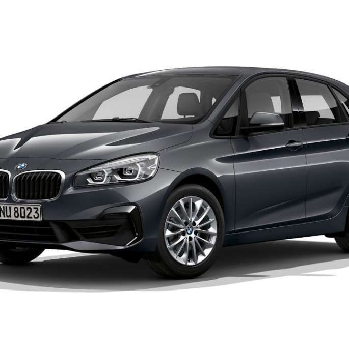 Три четвърти изглед отпред BMW Серия 2 Актив Турър Модел Advantage BMW Серия 2 Актив Турър F45 2018 218i Модел Advantage Mineral Grey metallic три четвърти изглед отпред