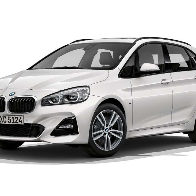 BMW Серия 2 Актив Турър Модел M Sport BMW Серия 2 Актив Турър бяло 220d xDrive Модел M Sport F45 2018 Mineral White metallic три четвърти изглед отпред
