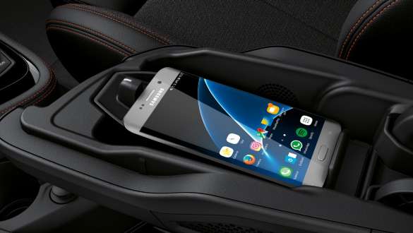 Телефония с безжично зареждане BMW Серия 2 Актив Турър Телефония с безжично зареждане BMW Серия 2 Актив Турър F45 2018 интериор