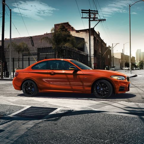 BMW Серия 2 Купе, снимка отстрани BMW Серия 2 Купе, снимка отстрани