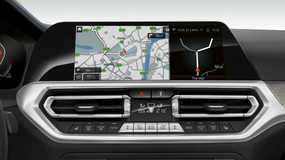 BMW Серия 3 Седан, BMW Live Cockpit Professional. Фронтална снимка отблизо на дисплеите в кокпита на BMW Серия 3 Седан с BMW Live Cockpit Professional.