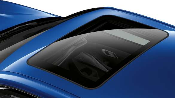 BMW 3 Series Седан, Стъклен покрив. Изглед от BMW Серия 3 Седан отгоре с изглед към затворения стъклен покрив.