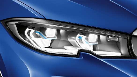 BMW Серия 3, BMW Лазерни светлини. Страничен кадър отблизо на ляв фар BMW Лазерни светлини.