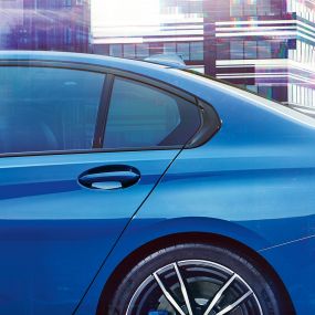 BMW Серия 3 Седан, извивка на Хофмайстер. Lateral detail view of the rear window with Hofmeister kink.