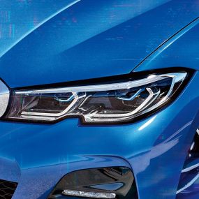 BMW Серия 3 Седан, BMW Лазерни светлини. Страничен изглед отблизо на десен фар с BMW Лазерни светлини.