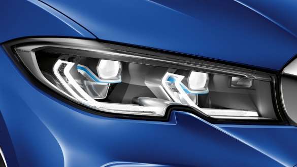 BMW Серия 3 Седан (G20), BMW Лазерни светлини. BMW Серия 3 Седан (G20), BMW Лазерни светлини. Странична снимка отблизо на левия фар с BMW Лазерни светлини