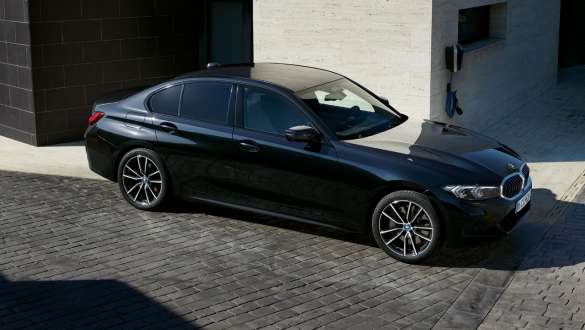 BMW Серия 3 Седан Plug-in хибрид G20 три четвърти изглед отстрани BMW Серия 3 Седан Plug-in хибрид G20 три четвърти изглед отстрани в покой