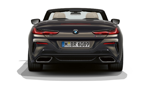 BMW M850i xDrive Dravit Grey metallic, изглед отзад, спортна изпускателна система. BMW M850i xDrive Dravit Grey metallic, изглед отзад, спортна изпускателна система.