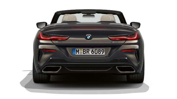 BMW M850i xDrive Dravit Grey metallic, изглед отзад, спортна изпускателна система. BMW M850i xDrive Dravit Grey metallic, изглед отзад, спортна изпускателна система.