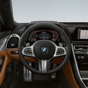 BMW M850i xDrive, М кожен мултифункционален волан с лостчета за превключване. BMW M850i xDrive, М кожен мултифункционален волан с лостчета за превключване.