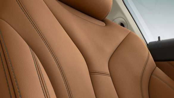 Разширено кожено оборудване BMW Individual 'Merino' Cognac. BMW Серия 8 Купе, фокус върху седалката, разширено кожено оборудване BMW Individual 'Merino' Cognac.