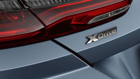 Надпис BMW xDrive. BMW Серия 8 Купе, изглед отзад, надпис BMW xDrive.