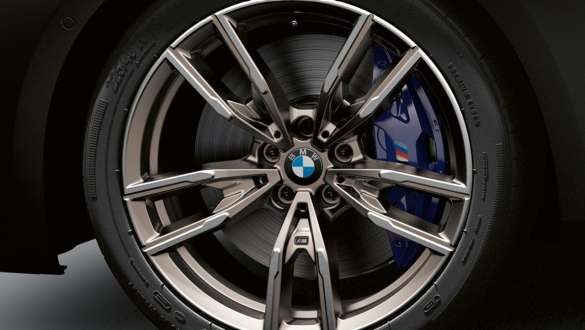 M Спортни спирачки тъмно син металик BMW M240i xDrive Купе G42 2021 BMW M240i xDrive Купе G42 2021 М Спортни спирачки тъмно син металик снимка отблизо