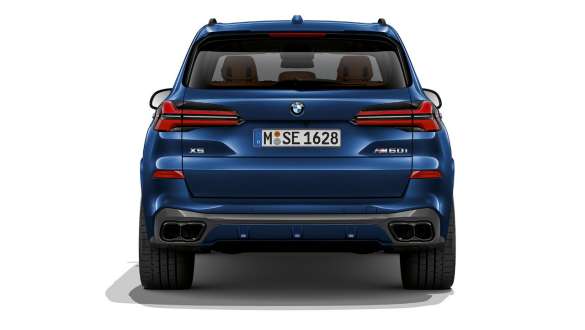 BMW X5 M60i xDrive G05 MP три четвърти изглед отзад BMW X5 M60i xDrive G05 MP три четвърти изглед отзад паркирано