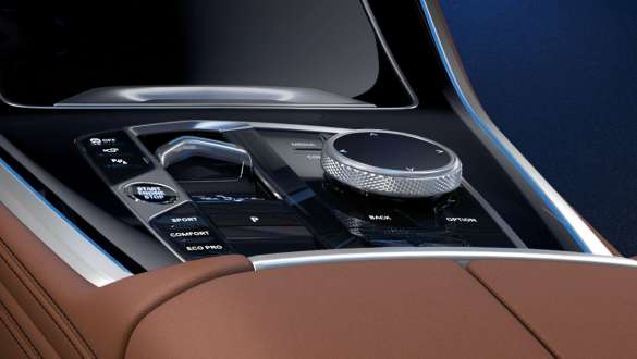 BMW X5 M60i xDrive G05 MP Поле за управление със селектор на трансмисията BMW X5 M60i xDrive G05 MP Поле за управление със селектор на трансмисията снимка отблизо