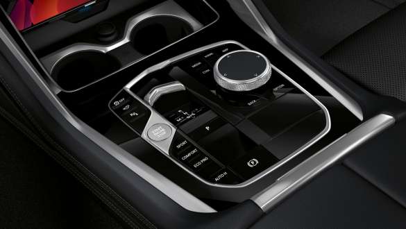 BMW X6 M60i xDrive G06 MP Поле за управление със селектор на трансмисията BMW X6 M60i xDrive G06 MP Поле за управление със селектор на трансмисията снимка отблизо