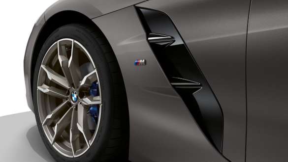Air Breather BMW Z4 M40i Роудстър G29 Air Breather BMW Z4 Роудстър M40i G29 2019 BMW Individual Frozen Grey metallic снимка отблизо