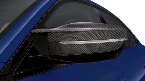 M Carbon екстериорен пакет BMW i4 M50 G26 2021 М Аеродинамичен пакет BMW i4 M50 G26 2021 BMW Individual Frozen Portimao Blue metallic М корпуси на външните огледала снимка отблизо