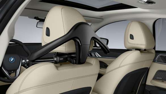 BMW закачалка за дрехи за система Travel & Comfort BMW i4 M50 G26 2021 BMW закачалка за дрехи за система Travel & Comfort BMW i4 M50 G26 2021