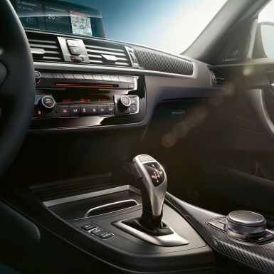 Селектор на трансмисията BMW M240i Купе Селектор на трансмисията BMW M240i Купе F22 2017 интериор