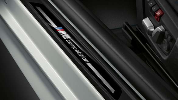 Лайстни на праговете с надпис M2 Competition Лайстни на праговете с надпис M2 Competition BMW M2 Competition F87 2018 Hockenheim Silver metallic интериор