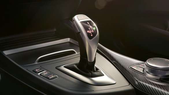 Трансмисия Steptronic Sport BMW M240i Купе Трансмисия Steptronic Sport BMW M240i Купе F22 2017 интериор
