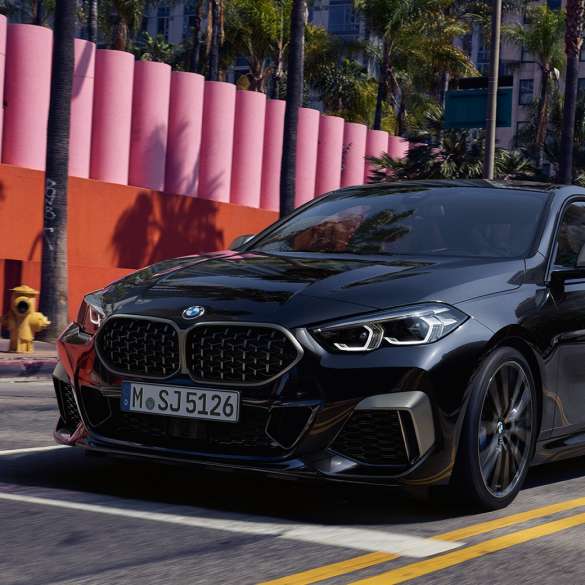 Външен дизайн BMW M235i xDrive Гран Купе Външен дизайн BMW M235i xDrive Гран Купе 2020 Black Sapphire metallic F44 изглед отпред