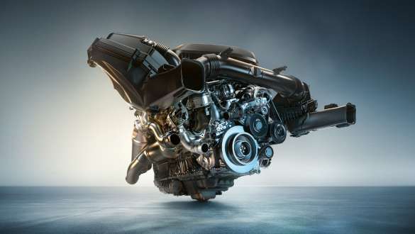 BMW M TwinPower Turbo редови 6-цилиндров бензинов двигател BMW M3 Седан G80 2020 BMW M3 Седан G80 2020 BMW М TwinPower Turbo редови 6-цилиндров бензинов двигател снимка отблизо